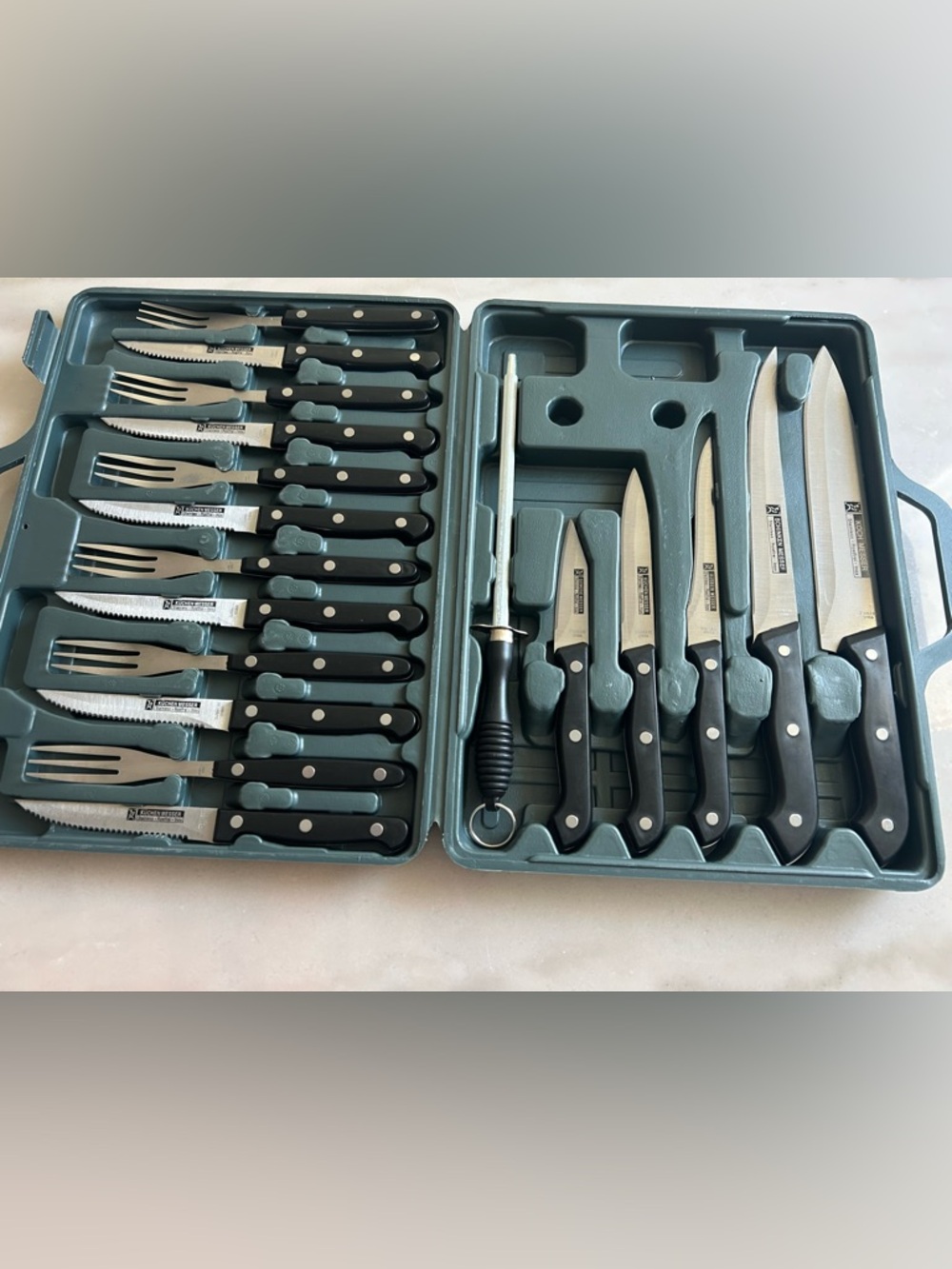 Gourmet Traditions 18 Piece Stainless Steel Knife Set with Case".